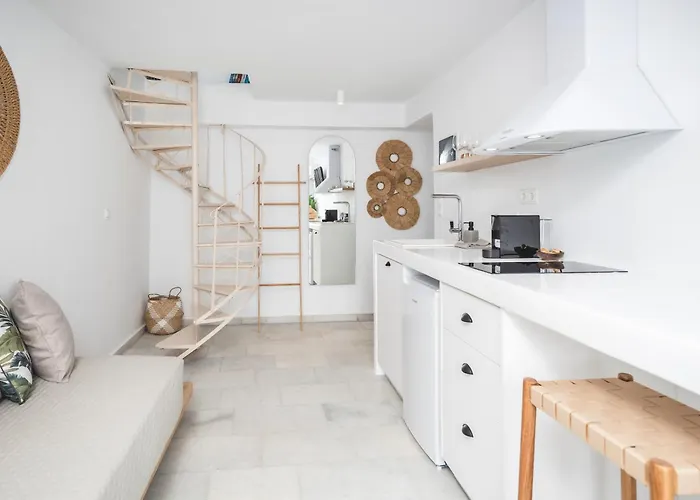 アパート Acroyalos