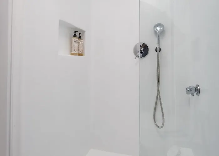 アパート Acroyalos