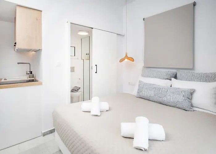 アパート Acroyalos